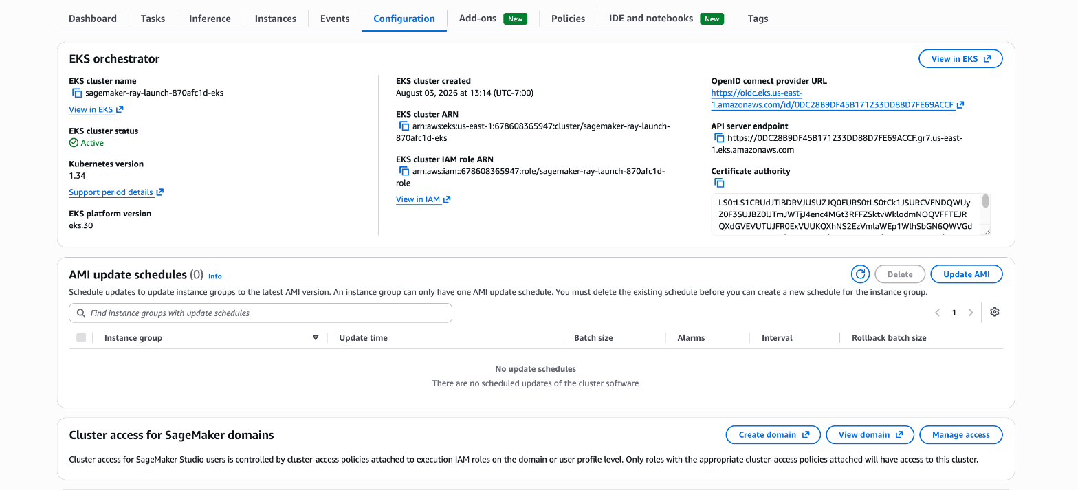 Die Registerkarte „Konfiguration“ eines HyperPod Clusters, auf der die EKS-Orchestrator-Details und der Abschnitt „Cluster-Zugriff für SageMaker Domänen“ mit den Schaltflächen „Domäne erstellen“, „Domäne anzeigen“ und „Zugriff verwalten“ angezeigt werden.