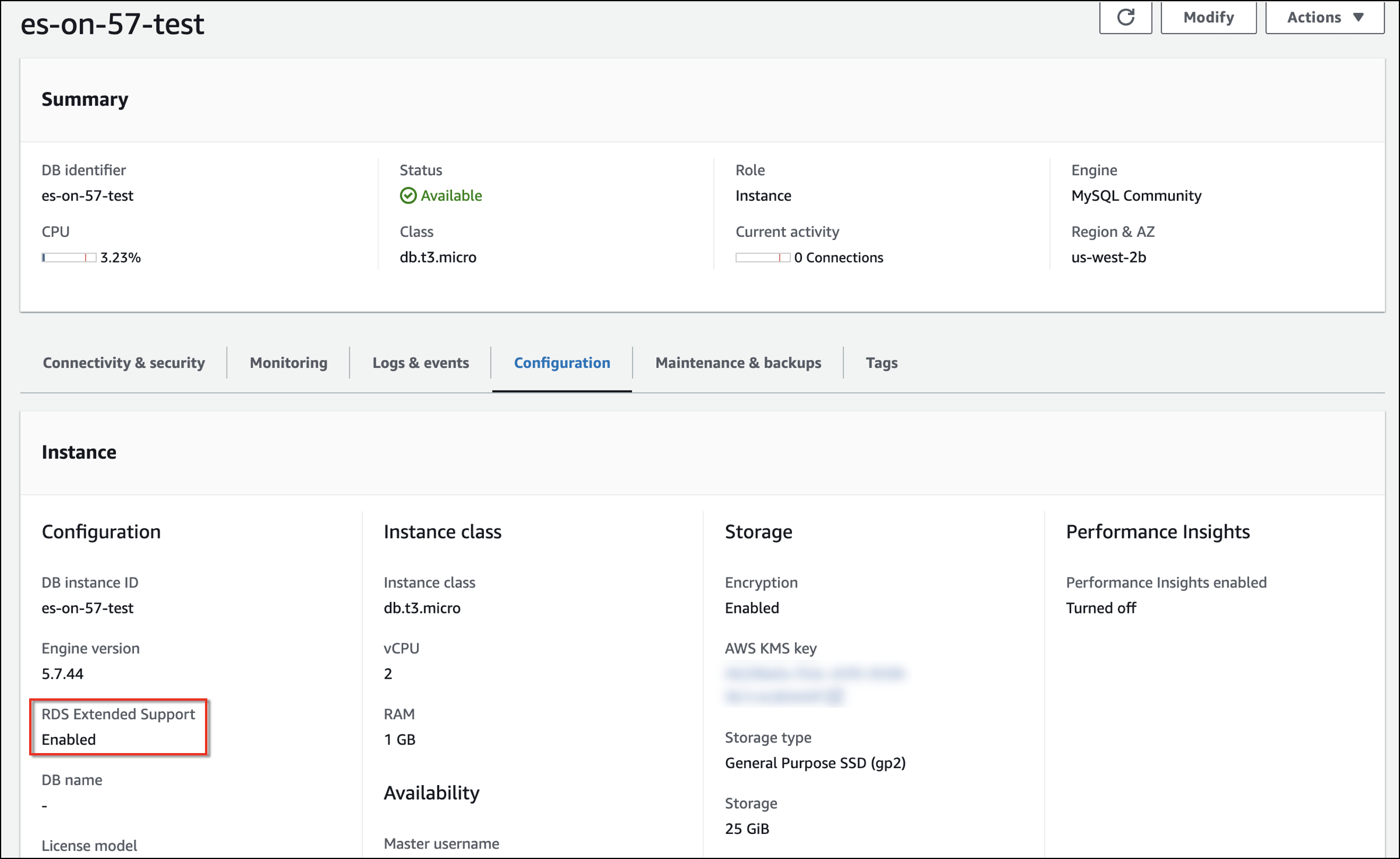 La pestaña Configuración de una página de detalles de la base de datos que muestra el estado del Soporte extendido de RDS.