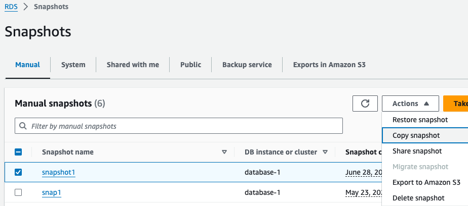 Interface de copie instantanée du cluster de bases de données avec options de configuration de source et de destination.