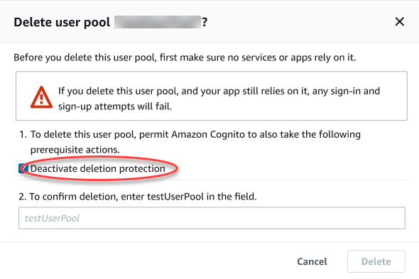 Capture d'écran AWS Management Console montrant une invite à supprimer un groupe d'utilisateurs avec une invite incluse pour désactiver également la protection contre la suppression.