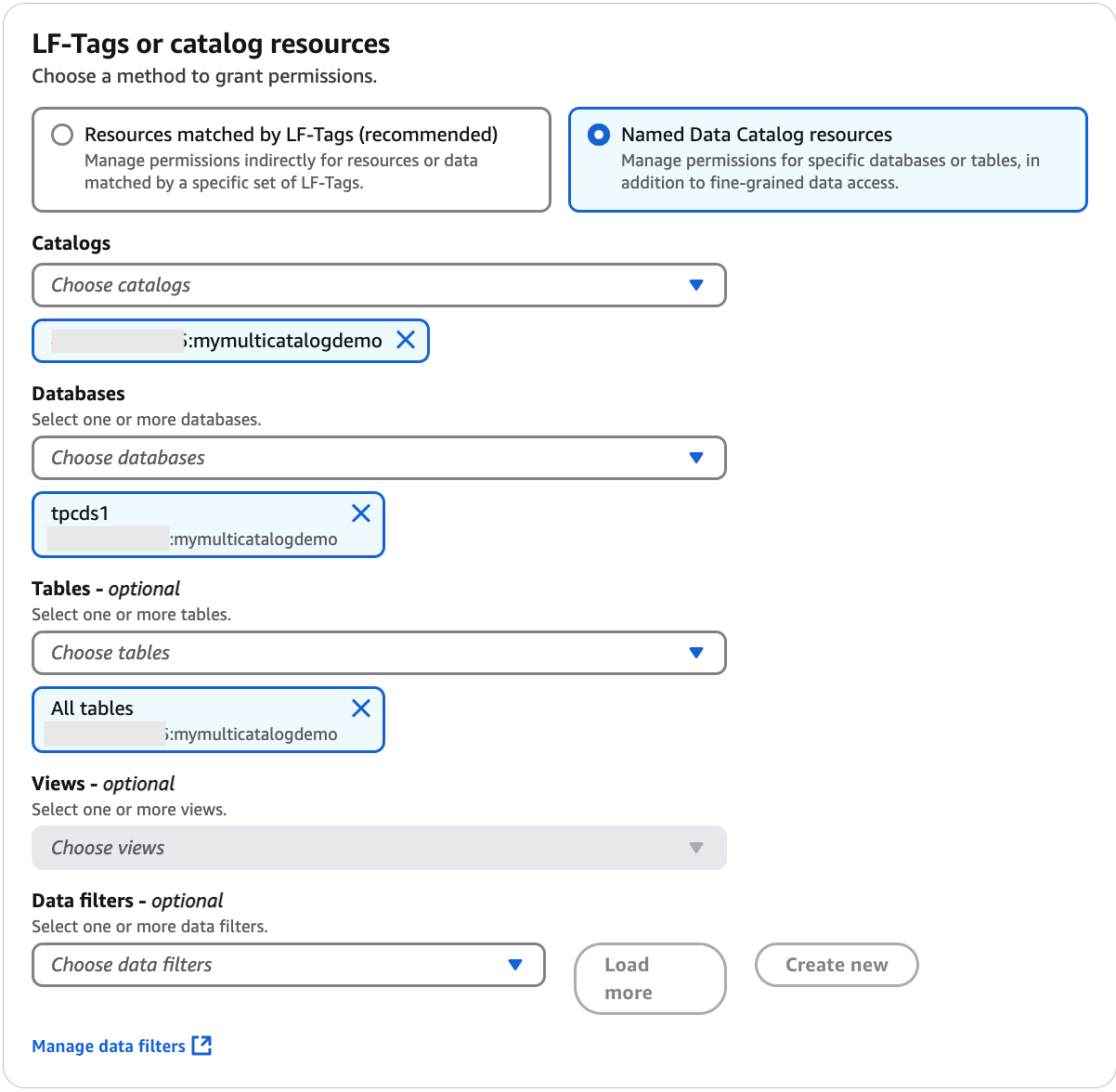 La section LF-Tags ou ressources du catalogue contient deux vignettes disposées horizontalement, chaque vignette contenant un bouton d'option et un texte descriptif. Les options sont les suivantes : Ressources associées par des balises LF et Ressources de catalogue de données nommées. Sous les vignettes se trouvent deux listes déroulantes : base de données et table. La liste déroulante Base de données comporte une vignette en dessous contenant le nom de base de données sélectionné.