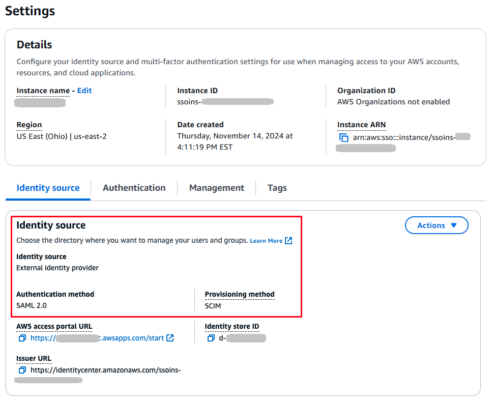 IAM Identity Center indiquant que la source d'identité est SAML 2.0