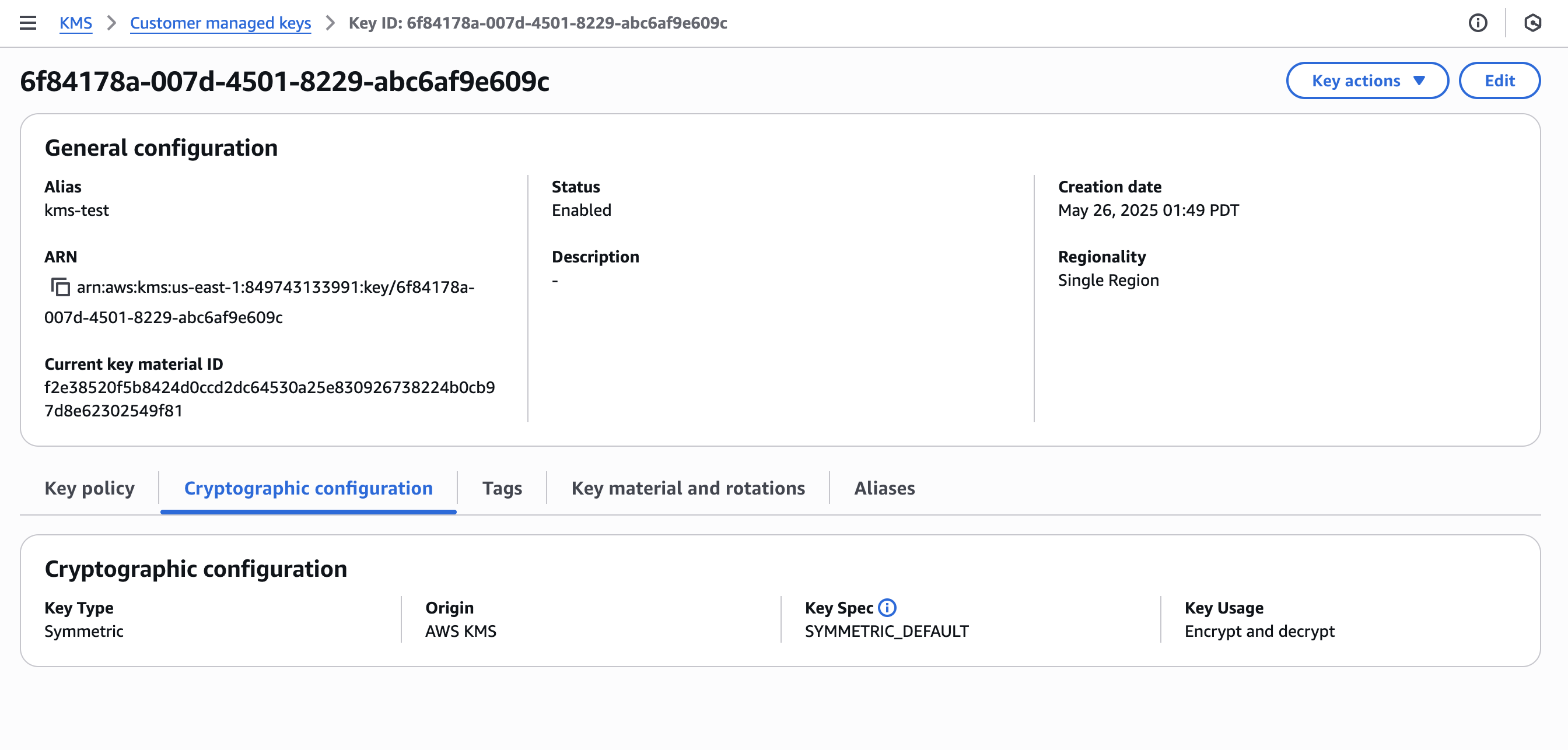 AWS KMSchiave gestita dal cliente details showing general and cryptographic configurations.